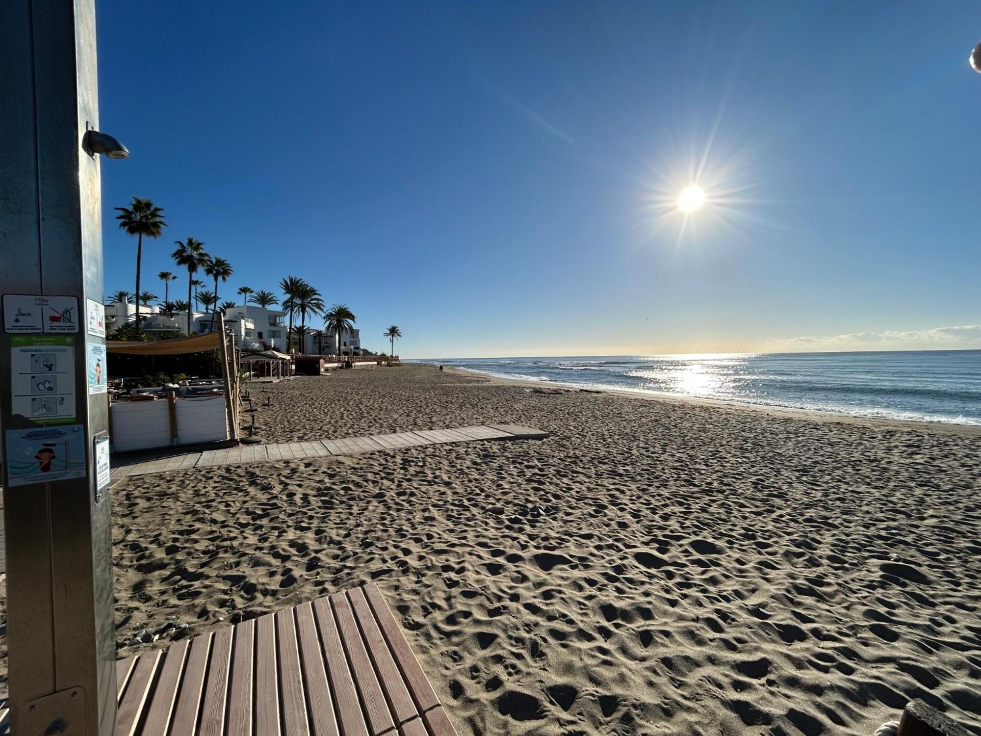Holidays & Homes, Calahonda Royale Lirio, 300 M Playa